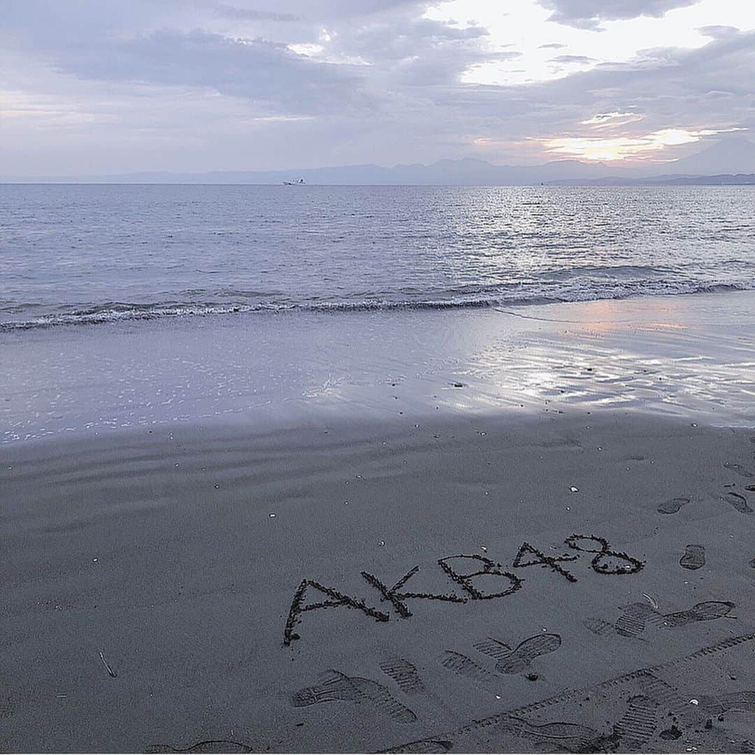 前田彩佳さんのインスタグラム写真 - (前田彩佳Instagram)「AKB48🌸🐚﻿ ﻿ ＊＊＊＊＊＊＊＊＊＊﻿ ﻿ こーゆーのやってみたかったの😌﻿ ﻿ ＊＊＊＊＊＊＊＊＊＊﻿ ﻿ #江ノ島 #江ノ島観光 #うみ #海 #ゆうひ #夕陽 #sea #sunset」10月3日 21時41分 - _ayaka1218