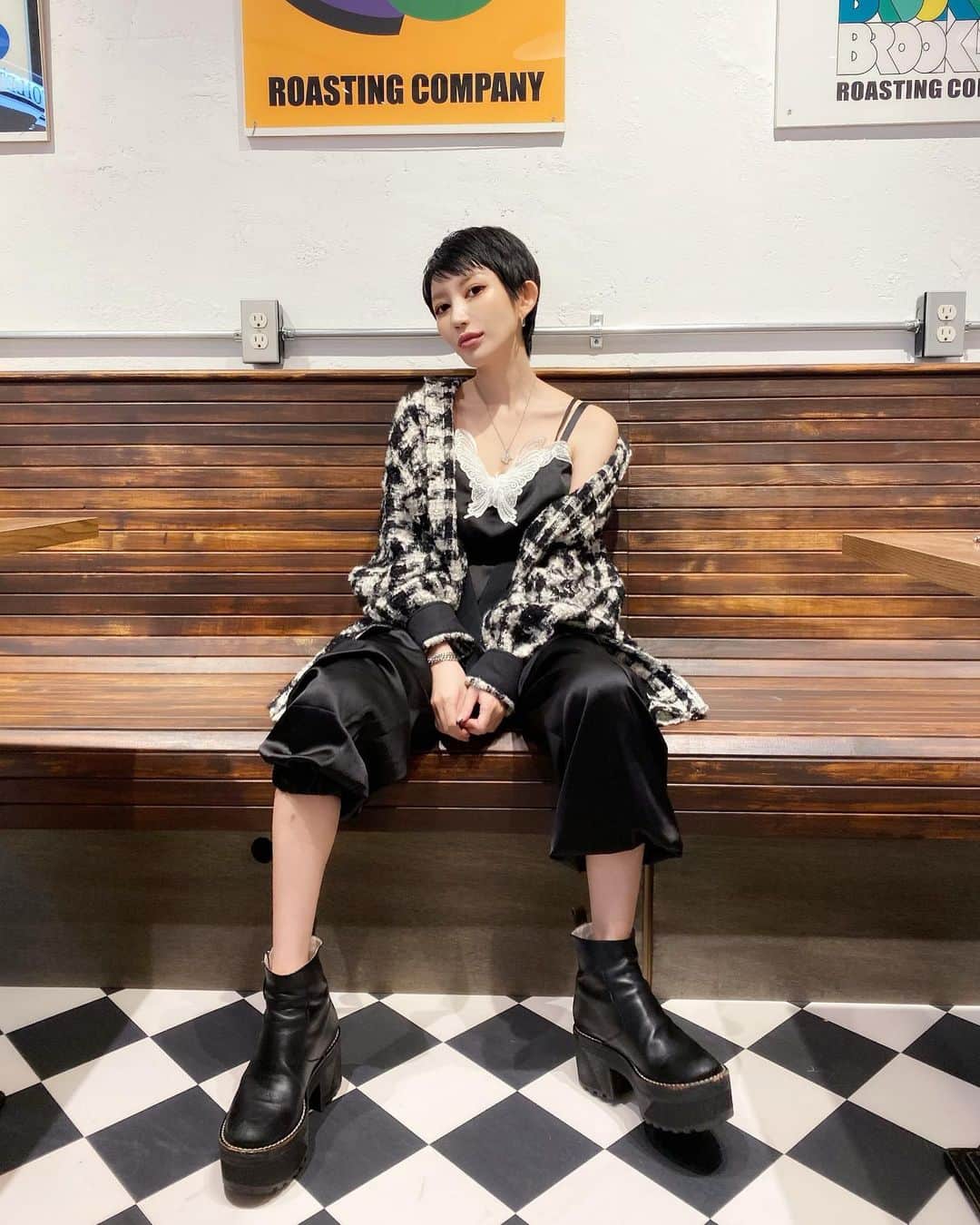 MASAMIのインスタグラム：「🦋◼」