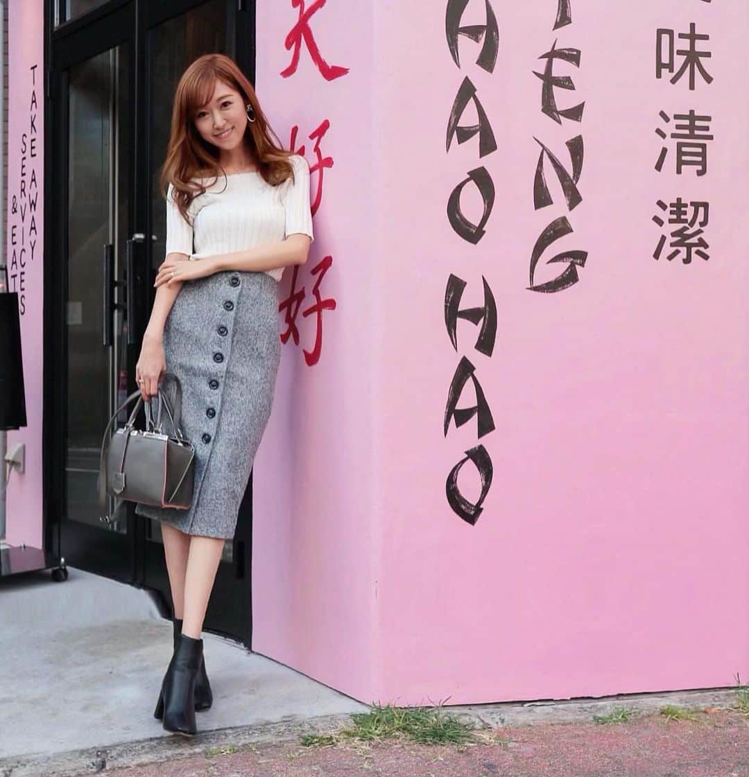 池田るりさんのインスタグラム写真 - (池田るりInstagram)「前投稿の台湾カフェ【明天好好】 外壁もピンクで派手で可愛かったです🤗 . ちなみにこの日履いている @arco_iris.shop のスカート、履いた時のラインが綺麗でお気に入り✨ @arco_iris.shop ではLINEの友だち登録で10%OFFクーポンのプレゼントがあったよ🤗 . . ブーツは @urs_official のものです👢 とっても歩きやすい☺️ . #Arco-Iris #fashion #instafashion #coordinate #skirt  #urs #ユアーズ #urs_styling #urs_official #ブーツ #ショートブーツ」10月3日 21時46分 - ruri_ikeda