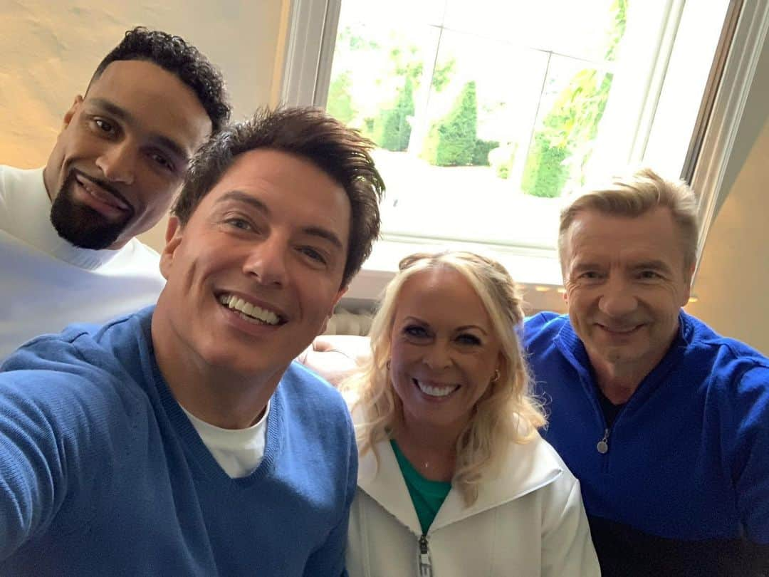 ジョン・バロウマンさんのインスタグラム写真 - (ジョン・バロウマンInstagram)「@dancingonice #fabulous #judges bonding day and first press interviews. @ashleybanjogram @jaynetorvill_official @torvillanddeanofficial swipe to see our lovely interviewers. Jb」10月3日 21時49分 - johnscotbarrowman