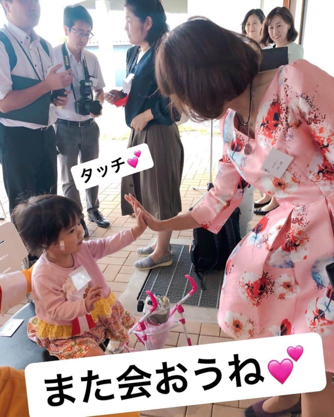 岩本初恵さんのインスタグラム写真 - (岩本初恵Instagram)「子供病院 御披露目会に行って 来ました 💕💕 元サッカー選手の 北澤さんもお祝いに 駆けつけてくれました 💕💕 小児病棟のご両親様が 泊まれる施設が 作れてよかったです 💕💕 子供達の未来が 最高の日本になって くれますように願ってます 💕💕 北澤さん 素敵な方ですね 小児病棟が少しでも 笑顔になるように 一緒に応援していきます 💕💕 未来ある子ども達が 笑顔で過ごせるように オンラインサロンの 収益は全額寄付を するようにしています ぜひ皆様オンラインサロンに 参加してみてくださいね 💕💕 インスタプロフィールの リンクから 簡単に参加出来ます ぜひお待ちしてます 💕💕 #はっちゃんTV #はっちゃんコーデ #生放送 #福岡 #佐賀 #長崎 #熊本 #愛しとーと #コラーゲン #テレビ #私服 #大人コーデ #楽しい #ファッション #アラ還 #経営者  #子供病院  #サッカー  #北澤選手  #北澤豪  #オンラインサロン #aishitoto #good #fun #fashion #tv #smile #cute」10月3日 21時55分 - hatsue_iwamoto