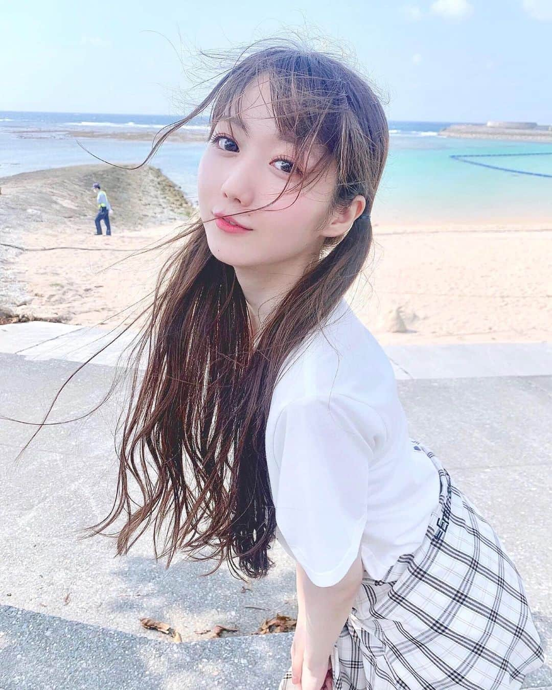 大谷映美里さんのインスタグラム写真 - (大谷映美里Instagram)「🐬💓🐬💓 ㅤㅤㅤㅤㅤㅤㅤㅤㅤㅤㅤㅤㅤ もう10月…なんですね…(*ﾟOﾟ*))) 全国ツアーも決まりましたし、これからもよろしくね☺️ ㅤㅤㅤㅤㅤㅤㅤㅤㅤㅤㅤㅤㅤ コラボ服のチェックシャツ腰巻き〜🐈 ㅤㅤㅤㅤㅤㅤㅤㅤㅤㅤㅤㅤㅤ」10月3日 22時05分 - otani_emiri