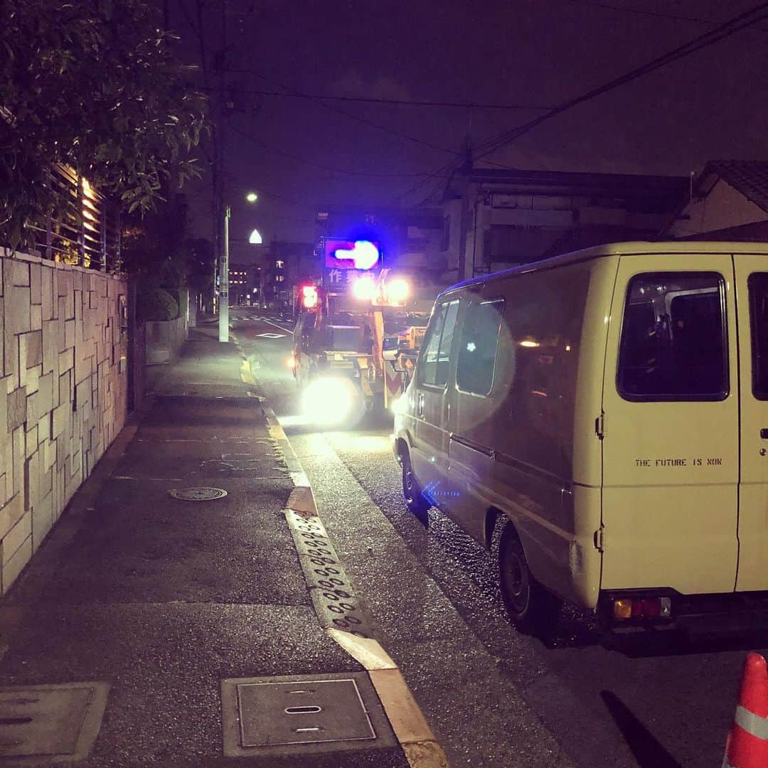 山嵜廣和のインスタグラム：「オレのクルマ、無茶苦茶カッコいいんだけど、よくエンジン止まったりするのが難点。ガンバ。」