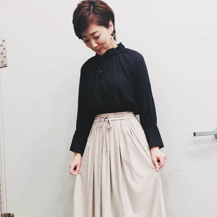 池尻和佳子さんのインスタグラム写真 - (池尻和佳子Instagram)「今日の衣装でした🍀  シンプルisベスト‼️」10月3日 22時10分 - wakako_ikejiri_rkb