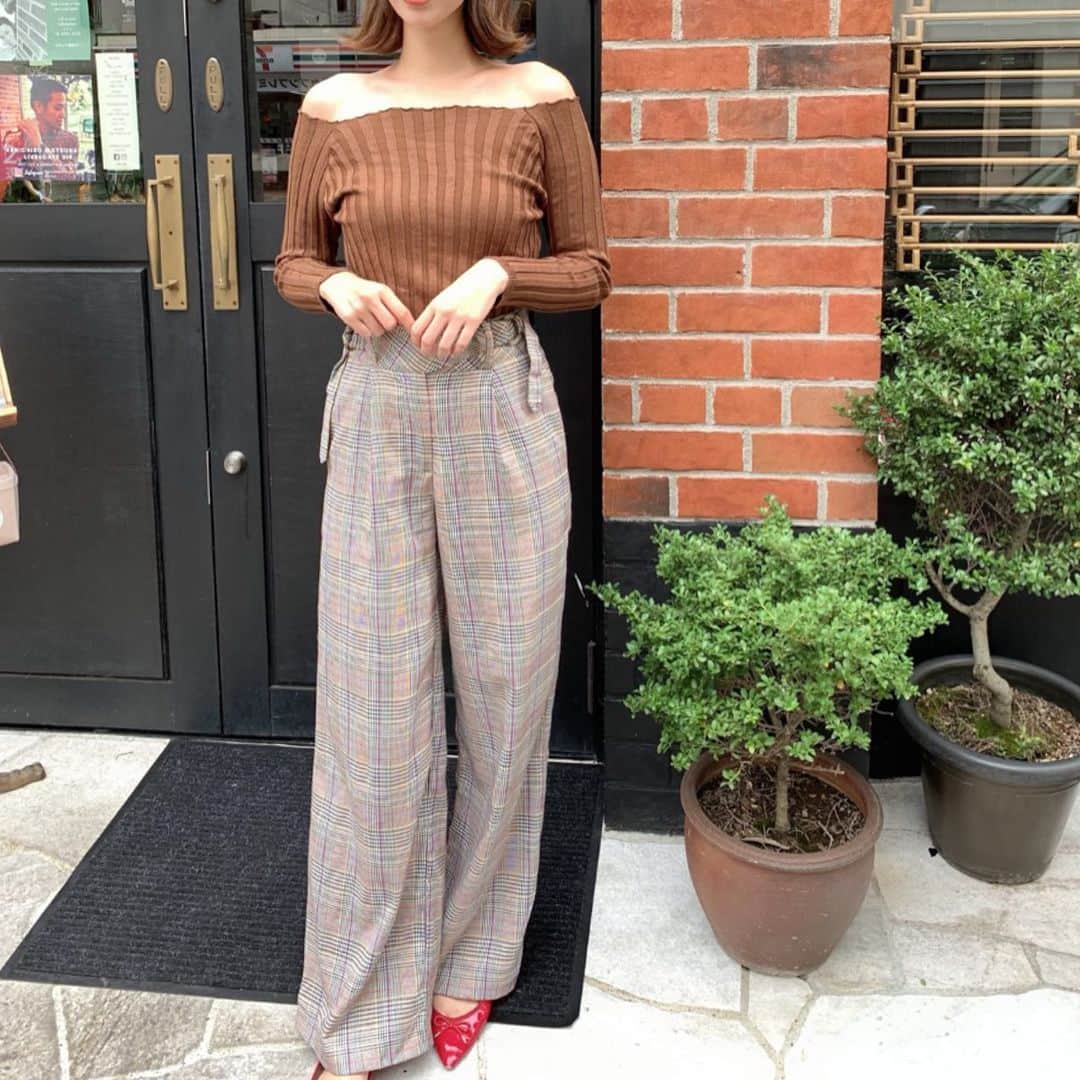 karen okajimaさんのインスタグラム写真 - (karen okajimaInstagram)「ㅤㅤㅤ  ㅤㅤㅤ  OOTD❤️秋コーデ😆✨ パンツはタイで買ったもの💕 ㅤㅤㅤ  #fifth #ootd #岡島かれん #秋コーデ」10月3日 22時27分 - karenokajima0318