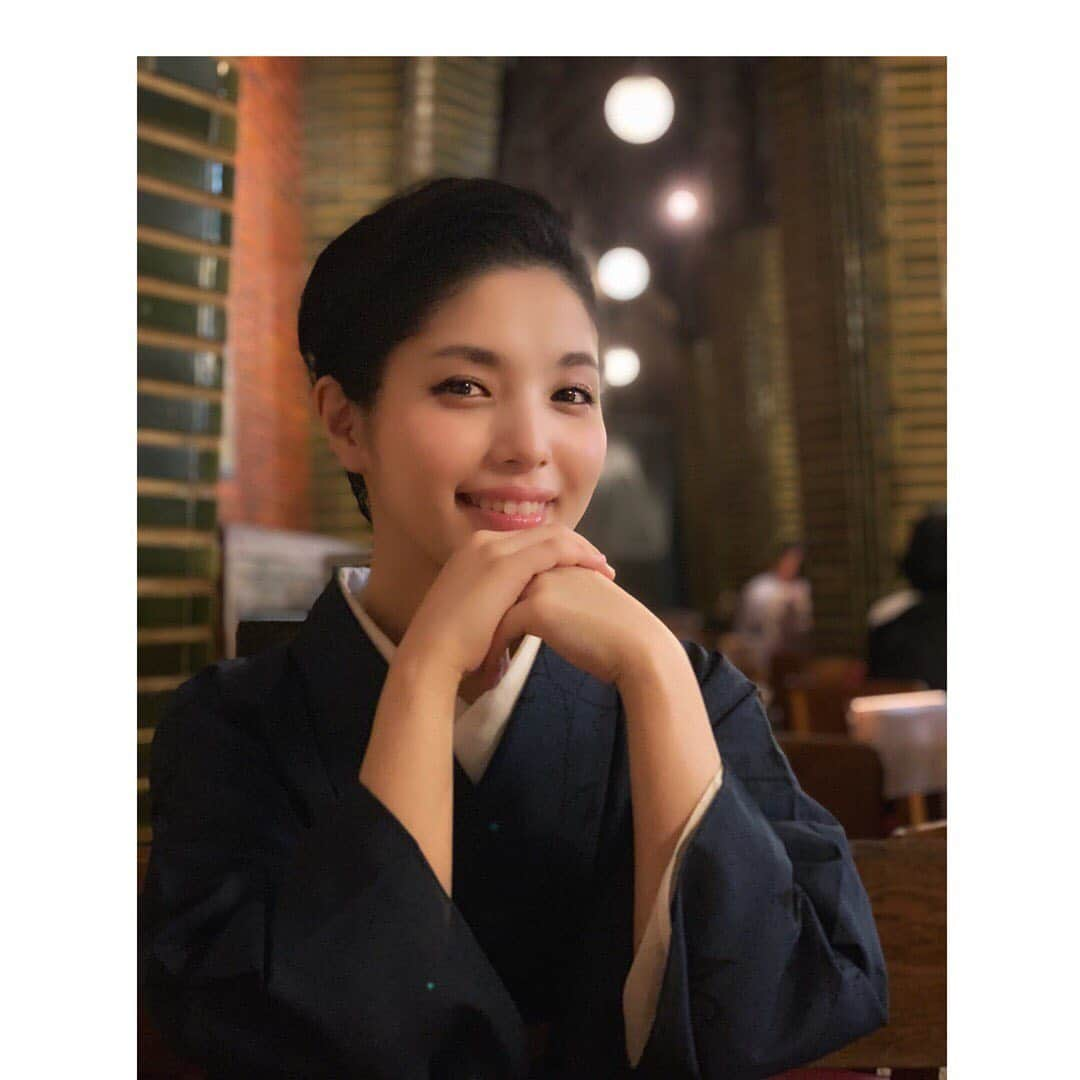 城南海さんのインスタグラム写真 - (城南海Instagram)「October 3,2019  #城南海 #月刊城南海  #kizukiminami #minamikizuki #singer #music #japan #tokyo #photooftheday #shotoniphone #fashion #makeup #instagood #銀座 #ginza #銀ぶら  #着物 #kimono #大島紬  #夏大島 #銀座もとじ #oshimatsumugi  #あるぷ #lion #銀座ライオン #🍺 #monochrome  hairmake&photo 加藤リーヌ @cat_rinu」10月3日 22時25分 - kizukiminami