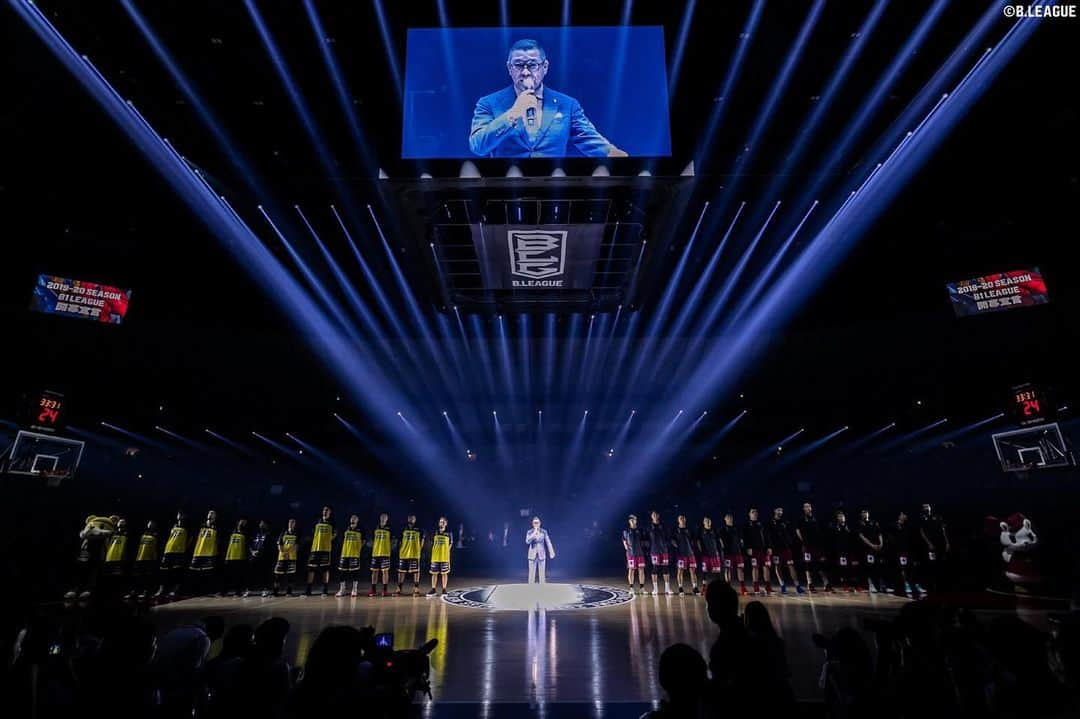 B.LEAGUEさんのインスタグラム写真 - (B.LEAGUEInstagram)「ついに！！ B1開幕 🔥🔥🔥﻿ ﻿． B.LEAGUE OPENING GAME 2019 | B1”THE”GAME | #川崎ブレイブサンダース vs #宇都宮ブレックス﻿ ﻿． ﻿開幕戦らしい緊張感ある試合を制したのは川崎ブレイブサンダース ❤️⚡️ ﻿． ． #Bリーグ #バスケ #Bリーグ開幕 #横浜アリーナ #かっこいい #イケメン #ベストショット #開幕 #令和はバスケ」10月3日 23時10分 - b.league_official