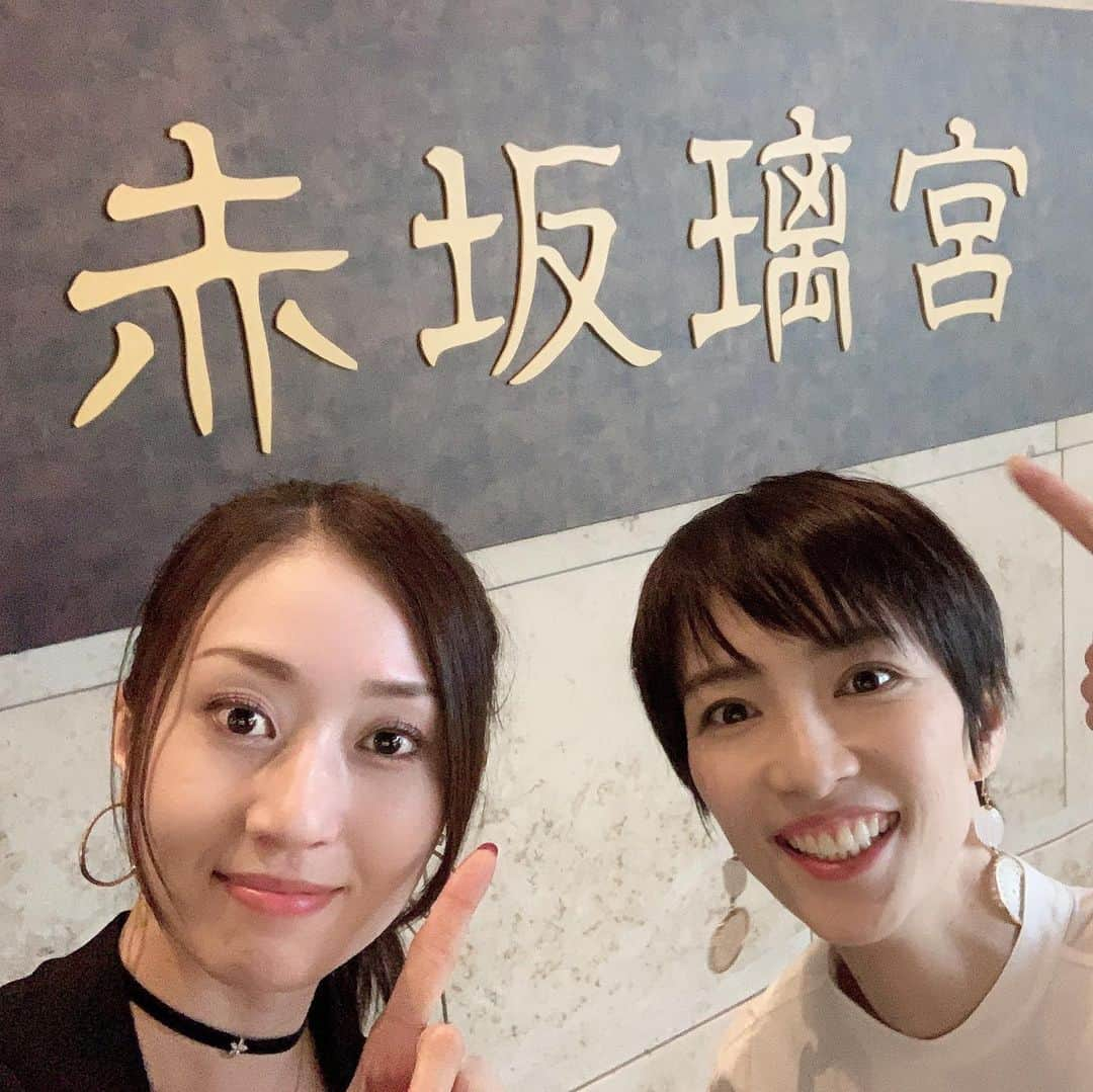 鳳翔大さんのインスタグラム写真 - (鳳翔大Instagram)「ちぎさんとランチしたよー🍽  話が止まらないわ🎵ヾ(๑╹◡╹)ﾉ"  その結果… 美味しい料理を取り損ねてこの写真しか。。。🍤笑  そして今日は、お誕生日にプレゼントしてたじぃのピアス @ponslabo  を付けてきてくれましたー❤️ お似合いっす👏  ちぎさんとは、何かと共通ネタが多いから何時間でも話せるんですねぇ😋 爆笑ネタもいっぱい💚 あー、楽しかった🎵  #雪組 #早霧せいな さん #元宙組」10月3日 23時07分 - dai_hosho_official