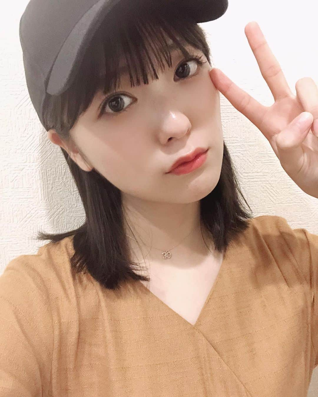 工藤美桜さんのインスタグラム写真 - (工藤美桜Instagram)「ウインクうまくなったかな😉？ 今日は回転寿司で大好きなエビばかり食べてました🦐 好きなものを食べてる時は幸せだよね〜❤︎ #うふふ ⠀ #幸せだよね ⠀ #このネックレス本当お気に入り ⠀ #30です ⠀ #みおです ⠀」10月3日 23時20分 - mmio_kudo