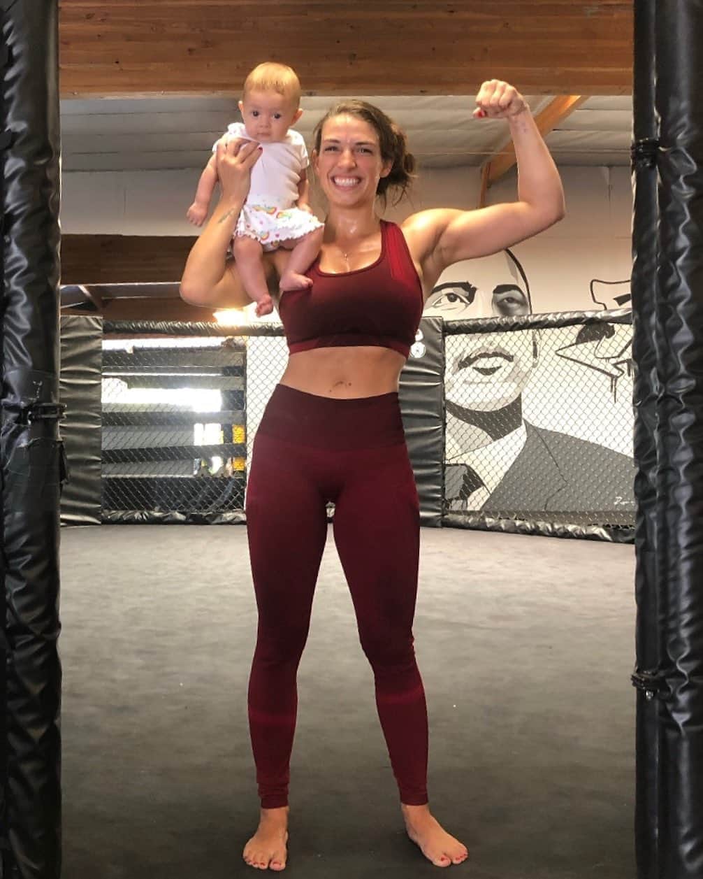 マッケンジー・ダーンのインスタグラム：「Almost time! 💪🏼🙏🏼 Oct. 12th - @ufc Tampa @myproteinus  @wartribegear」