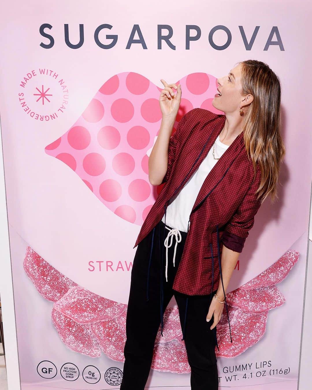 マリア・シャラポワのインスタグラム：「In honor of my first Instagram ‘shoppable’ post, introducing our new life-size @sugarpova Flirty Strawberry & Cream. Warning ⚠️ They don’t arrive life-size upon delivery. 🍓🤷🏼‍♀️」