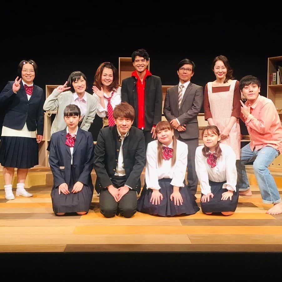 小川暖奈のインスタグラム：「#張ち切れパンダ × よしもと 『#三十と十五の私』 ご来場いただき、ありがとうございました！ . . わたしこんなにたくさん稽古したことないよ！ってぐらい稽古漬けでしたので、 疲れて眠っても夢で稽古してました！🧠 . でもその稽古の積み重ねのおかげで、それぞれ丁寧に役と向き合うことができて、このリアルで重みのあるテーマをやり切る事が出来たのだと思います！ . とっても優しくて素敵なみなさんと一緒で楽しかったですー！！ . . ありがとうございました！」