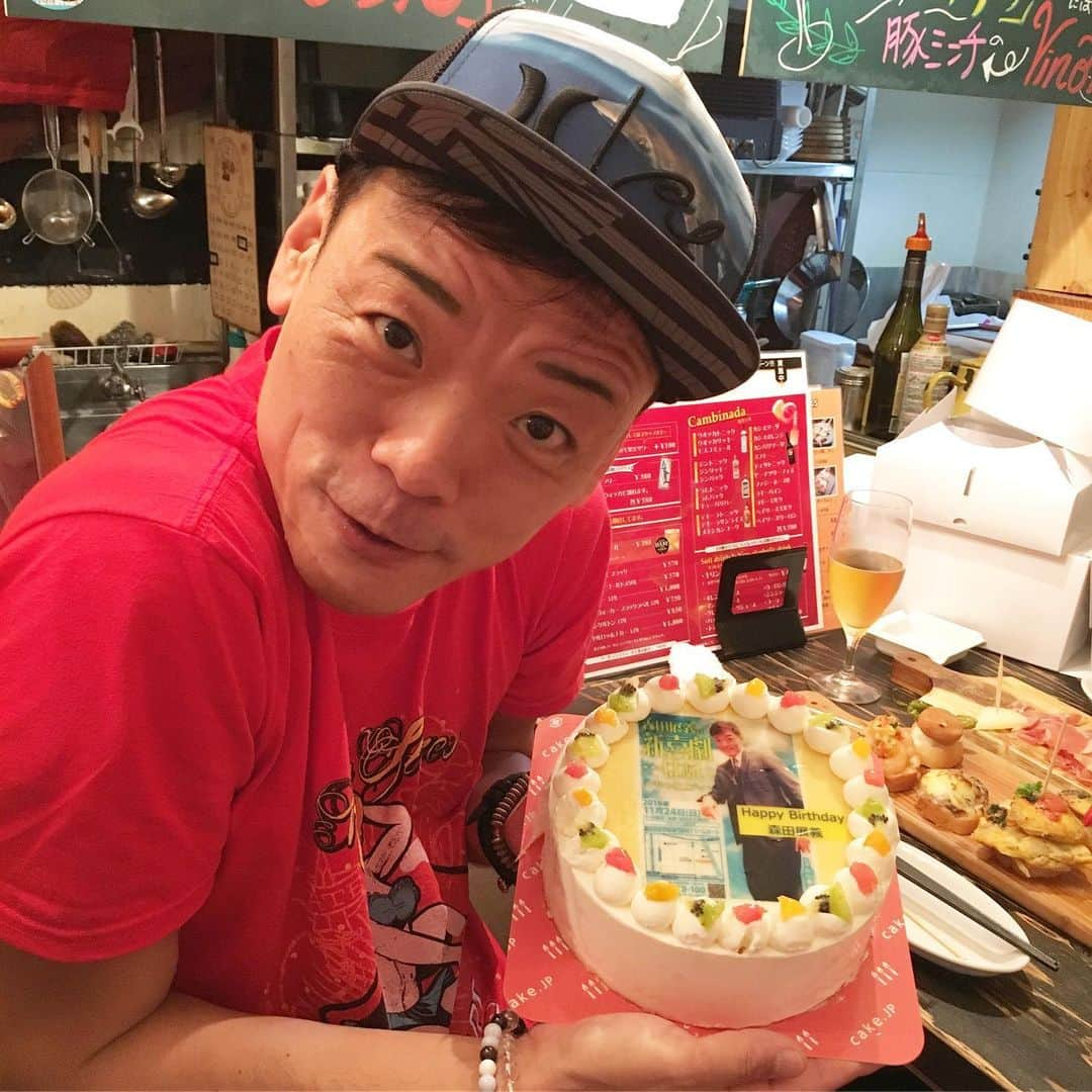 前田まみさんのインスタグラム写真 - (前田まみInstagram)「森田兄さんのお誕生日会〜🎂✨ おめでとうございます😆🎉 #森田展義 にいさん #はぁい😩 #山本奈臣実 ねえさん #もりやすバンバンビガロ さん #ジャボリジェフ #大塚澪 ちゃん #前田まみ #アクサの杉ちゃん さん😃🙌 #吉本新喜劇 #よしもと新喜劇 #新喜劇 2019.10.2」10月4日 0時23分 - koromami24