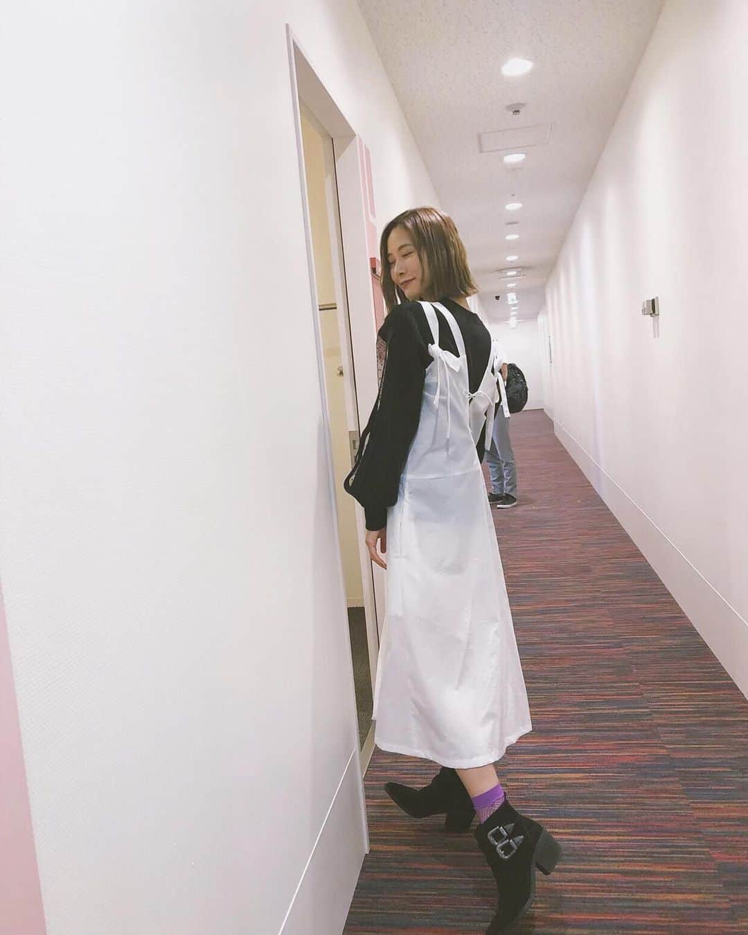 朝日奈央さんのインスタグラム写真 - (朝日奈央Instagram)「この間のかみひとえの時の衣装です💜 立ち方どうなってんの？ #あさひ衣装 @cherietokyo」10月4日 0時24分 - pop_step_asahi