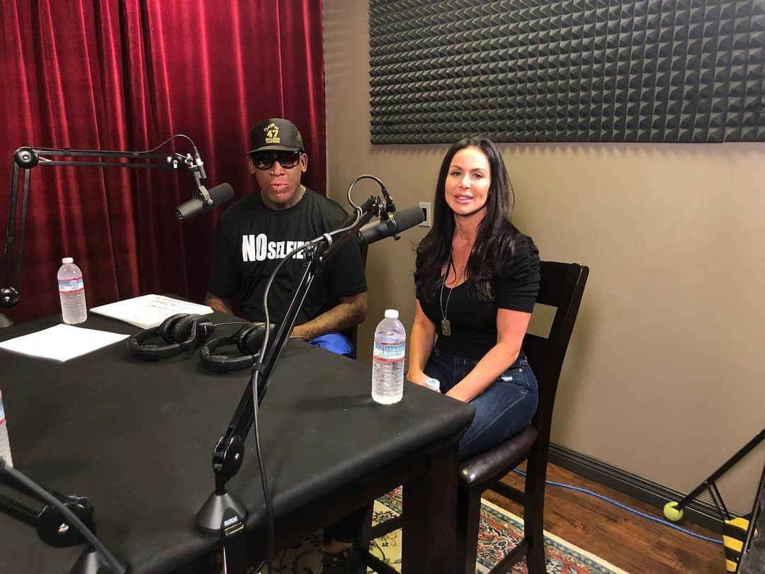 Kendra Lustさんのインスタグラム写真 - (Kendra LustInstagram)「#tbt hanging with #theworm @dennisrodman on his #podcast #dennisrodman」10月4日 0時51分 - kendralust