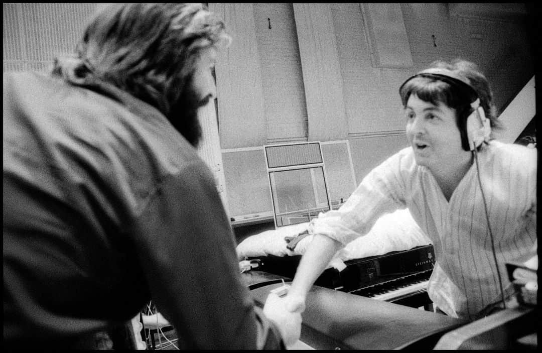 ポール・マッカートニーさんのインスタグラム写真 - (ポール・マッカートニーInstagram)「#Rockestra recording session @AbbeyRoadStudios 1978. Photo by @LindaMcCartney #ThrowbackThursday #TBT #onthisday  #PaulMcCartney #LindaMcCartney #JohnBonham #AbbeyRoad #Wings #BackToTheEgg」10月4日 1時11分 - paulmccartney