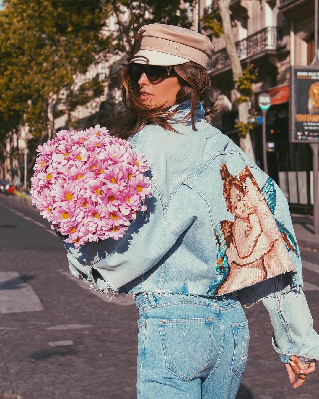 イザベル・グラールさんのインスタグラム写真 - (イザベル・グラールInstagram)「The floral feeling 🌸🌺 #paris #flowers #passion」10月4日 1時15分 - izabelgoulart