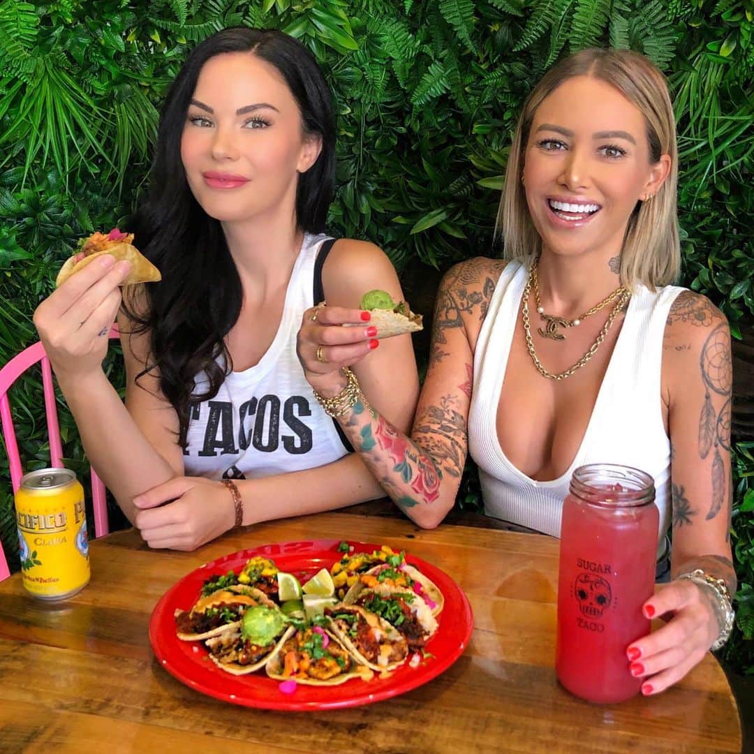ジェイド・ニコルのインスタグラム：「$1 tacos and $3 beers all day tomorrow at Sugar Taco to celebrate National Taco Day!! $1 tacos with the purchase of any drink (alcohol or not) $3 beers and tons of giveaways and prizes!! It’s going to be a party all day long so bring your office, your family, your friends and help us save as many lives as possible!! 11am to 11pm 🎉see you there!! 🌮 #tacos #nationaltacoday #vegantacos #savelives #changingtheworld #sugartaco #plantbased #friday #tacotime」