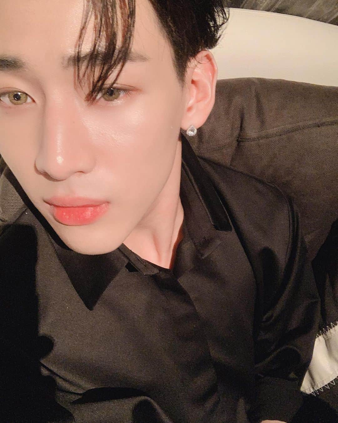 BamBam のインスタグラム：「ขอบคุณ สำหรับ ทุกกำลังใจครับ💚 #AIS」