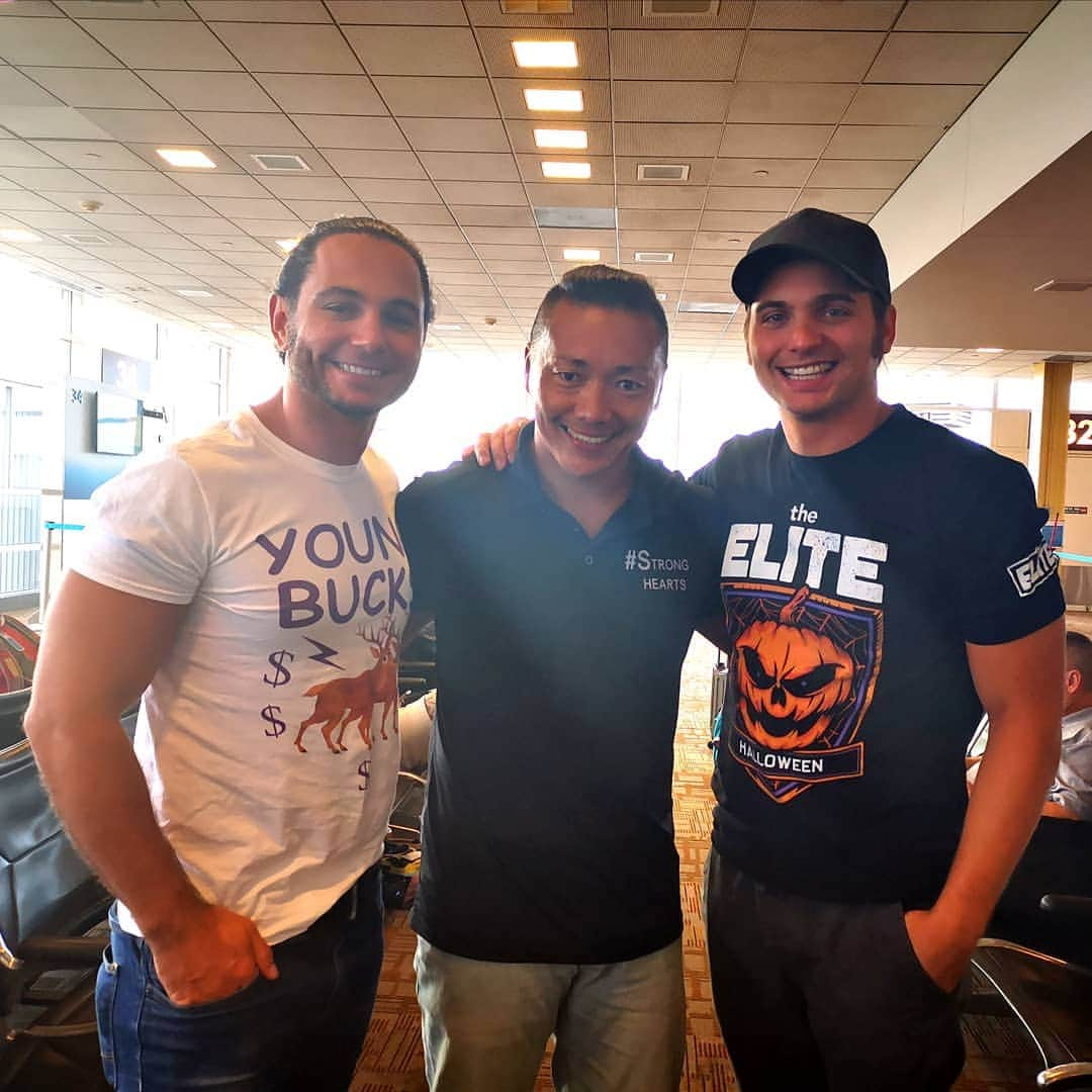 CIMAさんのインスタグラム写真 - (CIMAInstagram)「With my benefactors😁 #theyoungbucks #AEW #STRONGHEARTS #OWE #imwithaew」10月4日 2時33分 - supercima1115