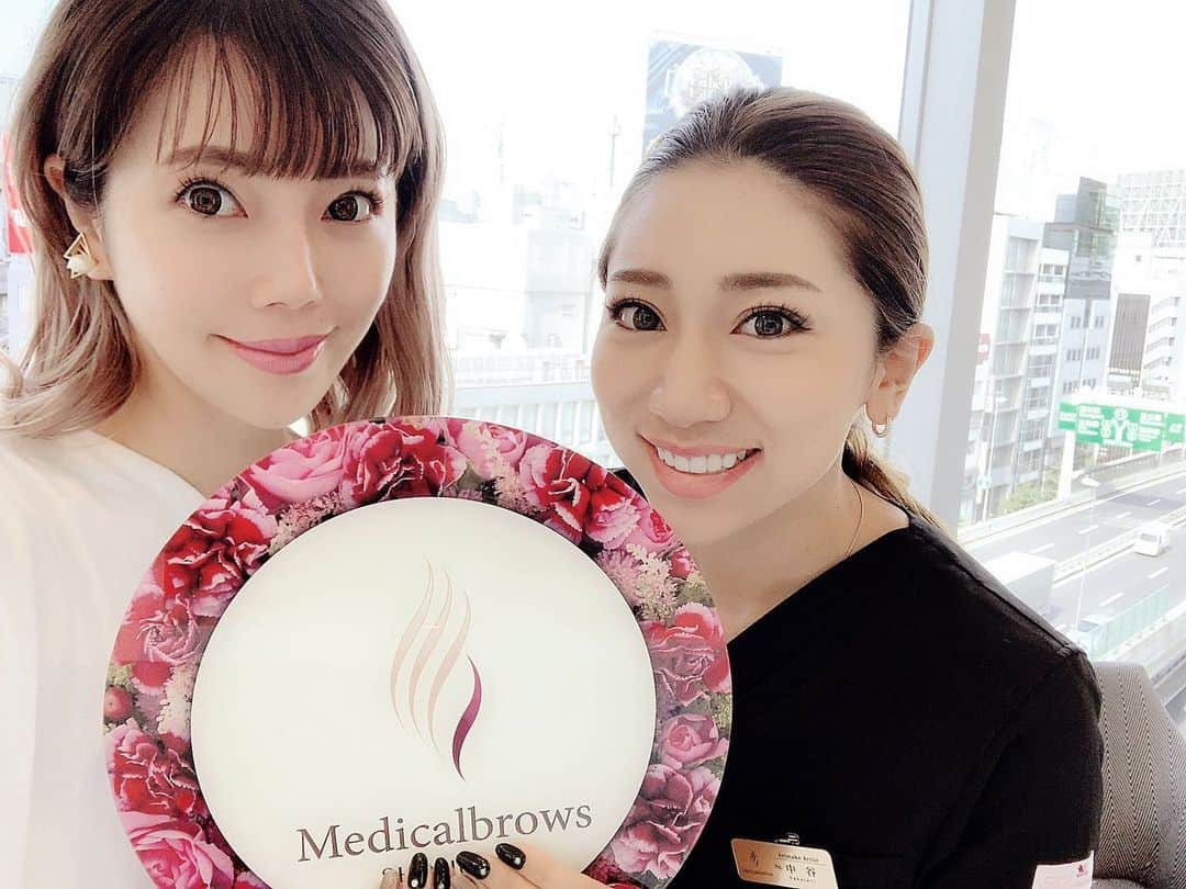 住谷杏奈さんのインスタグラム写真 - (住谷杏奈Instagram)「･ 先日、@medicalbrows で 3回目の眉毛アートメイクをお願いしました☺️ ･ もちろんクリニックでのアートメイクなので、 麻酔クリームを塗ってくれる所も嬉しいです🥺 痛がりの私ですが全く痛くないよ🥺 ･ 今回も並行の太眉でデザインしていただきました☺️ 眉毛のアートメイクは @medicalbrows_nakatani を いつも指名させていただいています🙋‍♀️ ･ センス抜群で腕もいい💪 いつもありがとうございます🙇‍♀️ ･ ･ #アートメイク#メディカルブロー#眉毛 #medicalbrows#medicalbrows_nakatani #selfie#me」10月4日 2時34分 - annasumitani