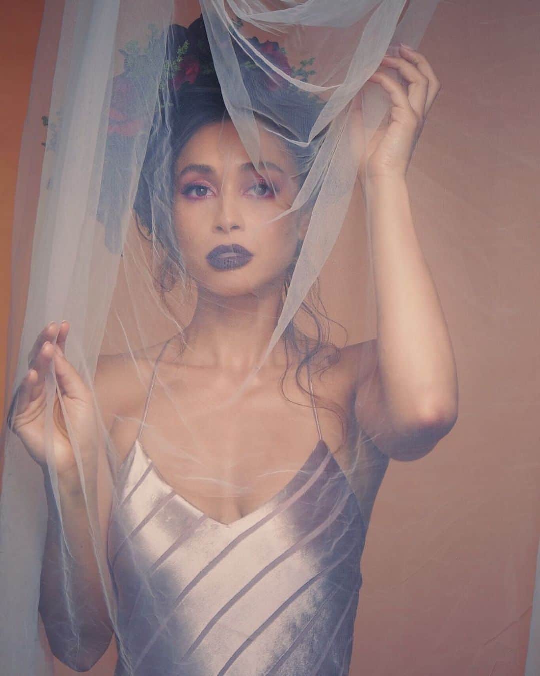 リンジー・モーガンのインスタグラム：「Autumn shows how beautiful it is to let things go ✨」