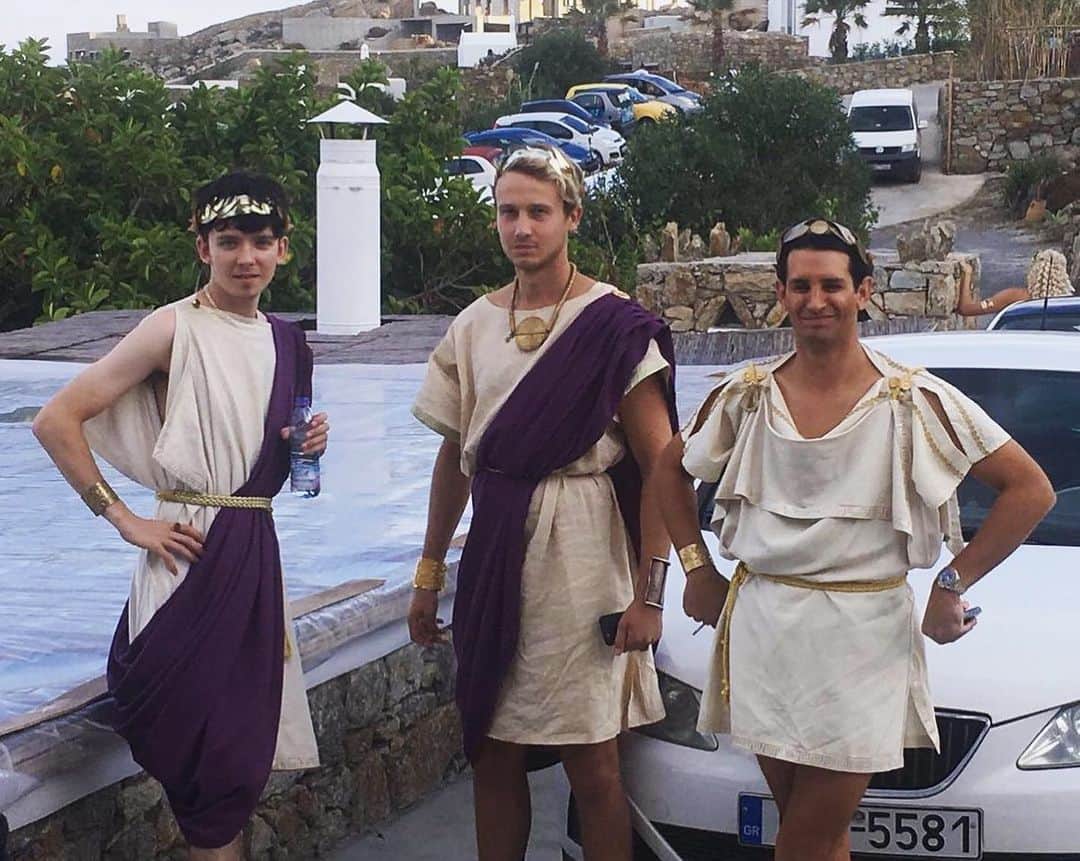 エイサ・バターフィールドのインスタグラム：「In celebration of Greed opening at #LFF next week, here’s some pics from the shoot. You got me in a toga, being blinded by the Greek sun, and a whole load of wonderful people who I really do miss. Can’t wait to see you all x」