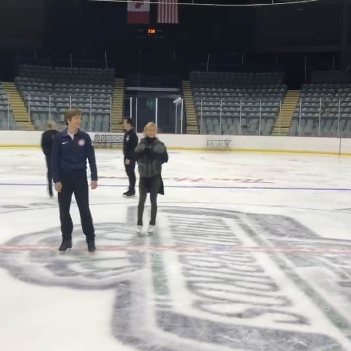 スコット・モイアのインスタグラム：「Miss this guy already @charlieawhite  @rocktherinktour」