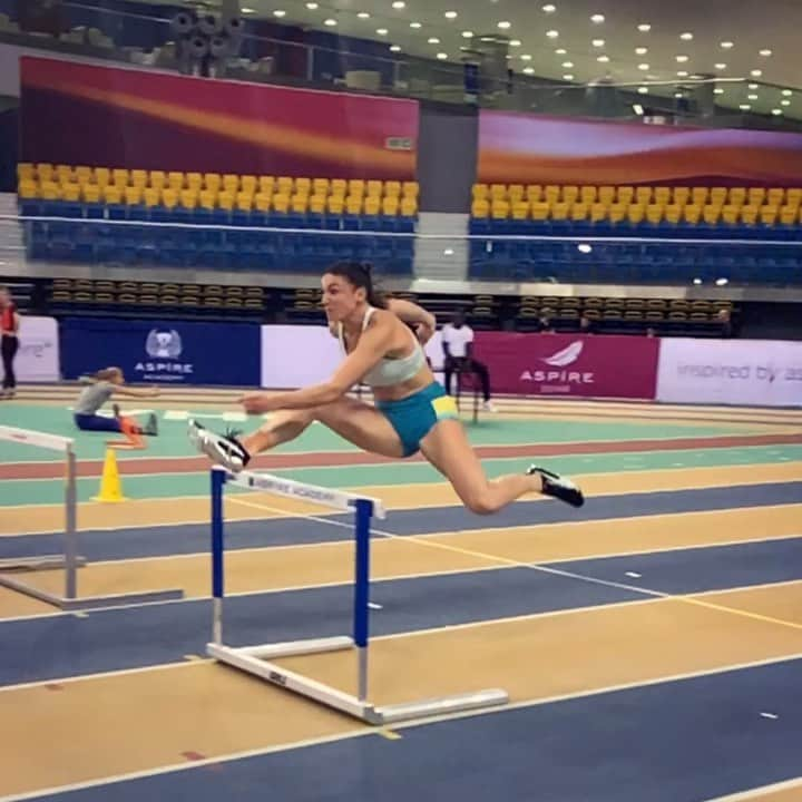 ミシェル・ジェネクのインスタグラム：「Final session completed before race day. Can’t wait to finally compete at the world championships here in Doha on Saturday 😍」