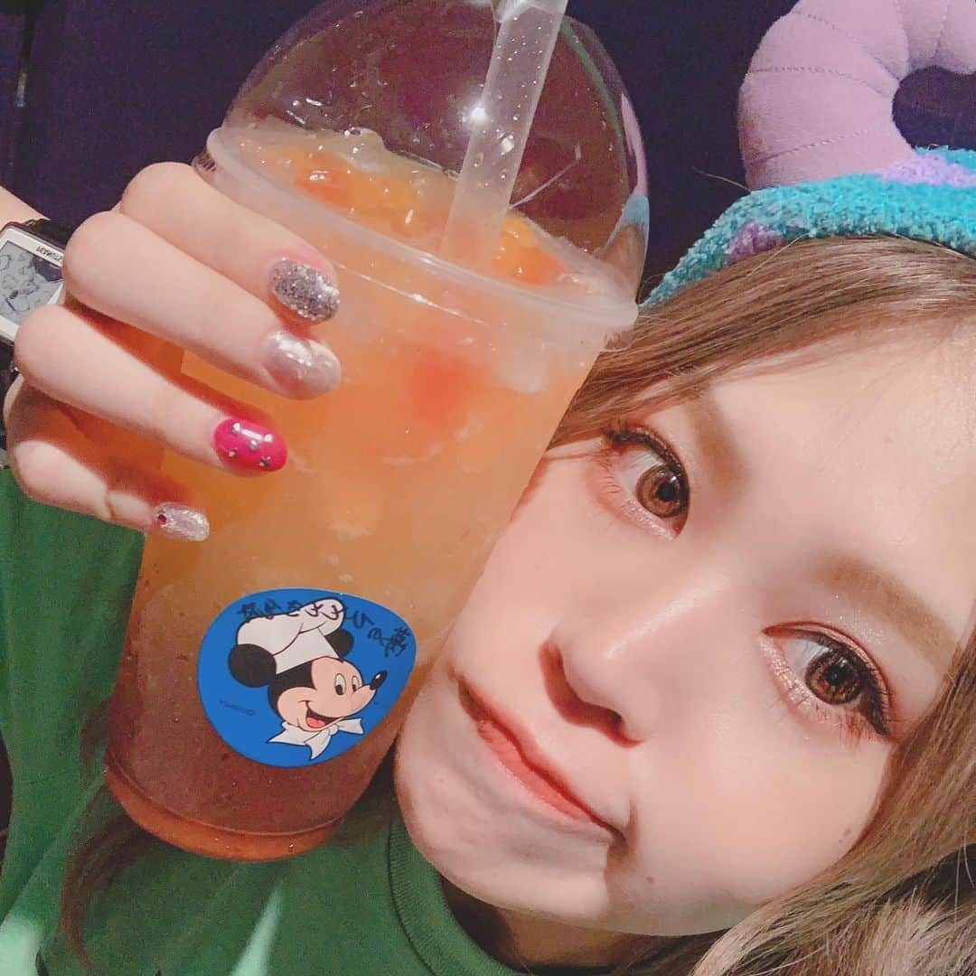 吉岡久美子さんのインスタグラム写真 - (吉岡久美子Instagram)「ディズニーランドでも いっぱいいろんなタピオカが あるんやねぇ〜🥺👏✨ これ美味しかった〜！ なんかティーのやつ(笑) 、 、 、 #tdl #tdl🐭🏰 #東京ディズニーランド  #タピオカ #タピ活 #タピオカ巡り  #ディズニーランド #ディズニー #ディズニーグッズ #ディズニーカチューシャ #モンスターズインク #サリー #つぼみ大革命 #つぼみ  #吉本 #よしもと #アイドル #idol  #大阪 #東京 #神戸 #ライブ  #instagood  #いいね #フォロー  #フォローミー #フォロー希望」10月4日 15時07分 - kuunyaaan