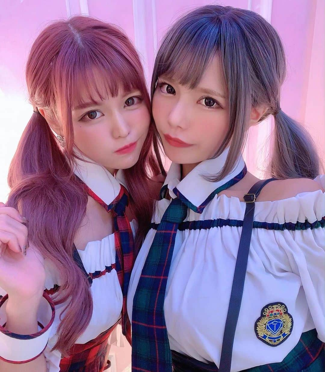 プラネットオシリスさんのインスタグラム写真 - (プラネットオシリスInstagram)「. お揃い👧👧💗💙 @__nanapgram__ . ななぴとの撮影めちゃんこ楽しかった💪💕 . #ハロウィン#ハロウィンコスプレ  #制服#双子#ツインテール#派手髪」10月4日 15時07分 - planet_osiris