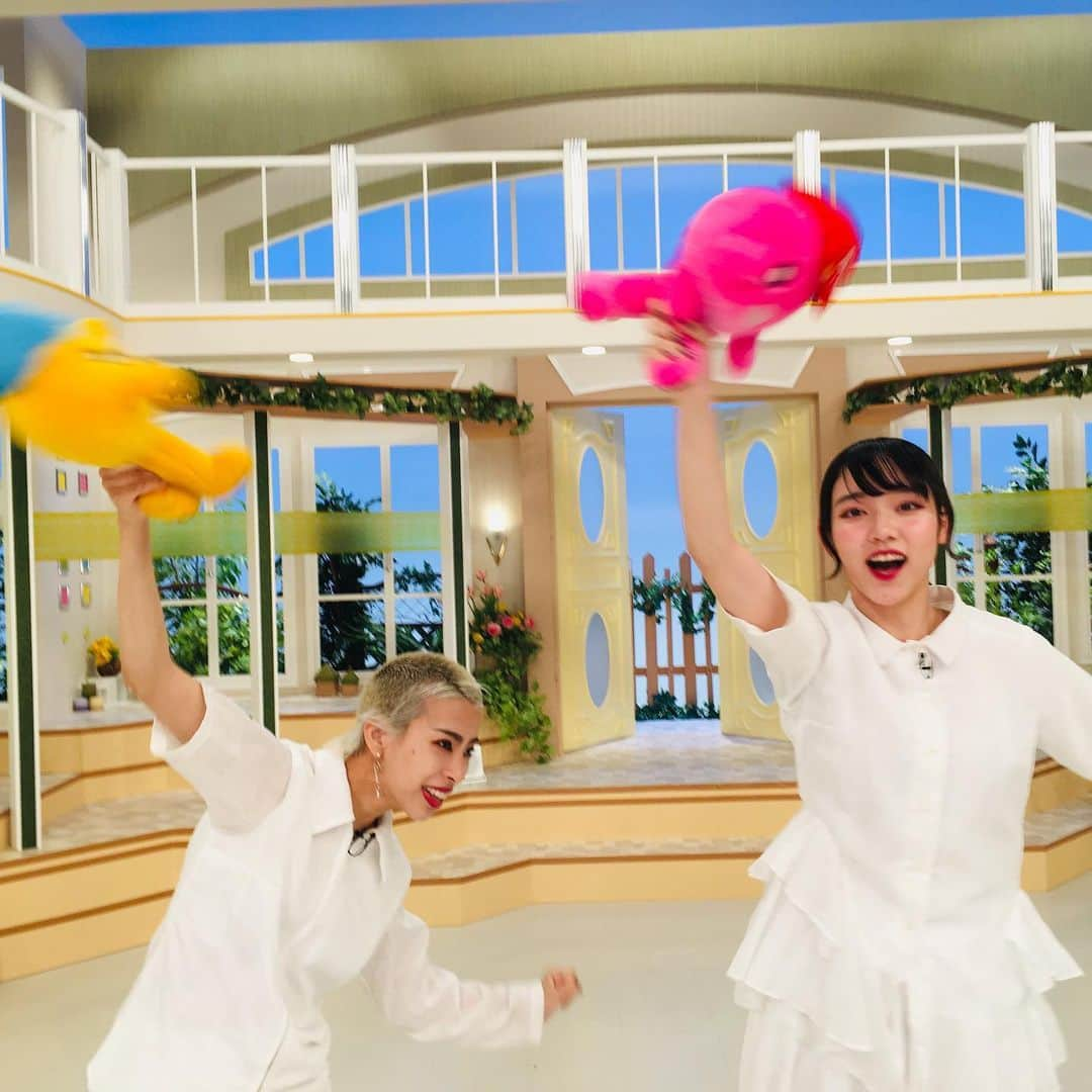 北海道テレビ「イチオシ！モーニング」さんのインスタグラム写真 - (北海道テレビ「イチオシ！モーニング」Instagram)「#wack の10人組アイドルグループ GANG PARADE の #カミヤサキ さん #月ノウサギ さんが HTB にいらっしゃいました  いろいろとお話を伺いました この模様は再来週17日(木)放送します  ついで(？)に動きのある写真を頂きたく #onちゃん と #okちゃん を 『LOVE COMMUNICATION 』の 👙MVばりに振り回してもらいました  あす5日(土)と あさって6日(日) 札幌 PENNY LANE24でワンマンライブあります  #gangparade #ギャンパレ  #htb #イチモニ」10月4日 15時09分 - htb_ichimoni