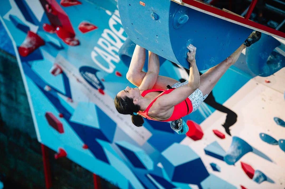ユリア・クルーダーのインスタグラム：「Off to A Coruña ✈️ very excited for another psicobloc competition!! 🌊 @scarpaspa @streetgamescoruna #scarpa #scarpaspa #instictvsr #climbing #psicobloc #competition #deepwatersolo #Coruña #girlswhoclimb #climbing_lovers #climbing_is_my_passion #climbing_worldwide #climbinggirl #climbing_pictures_of_instagram🔝💪」