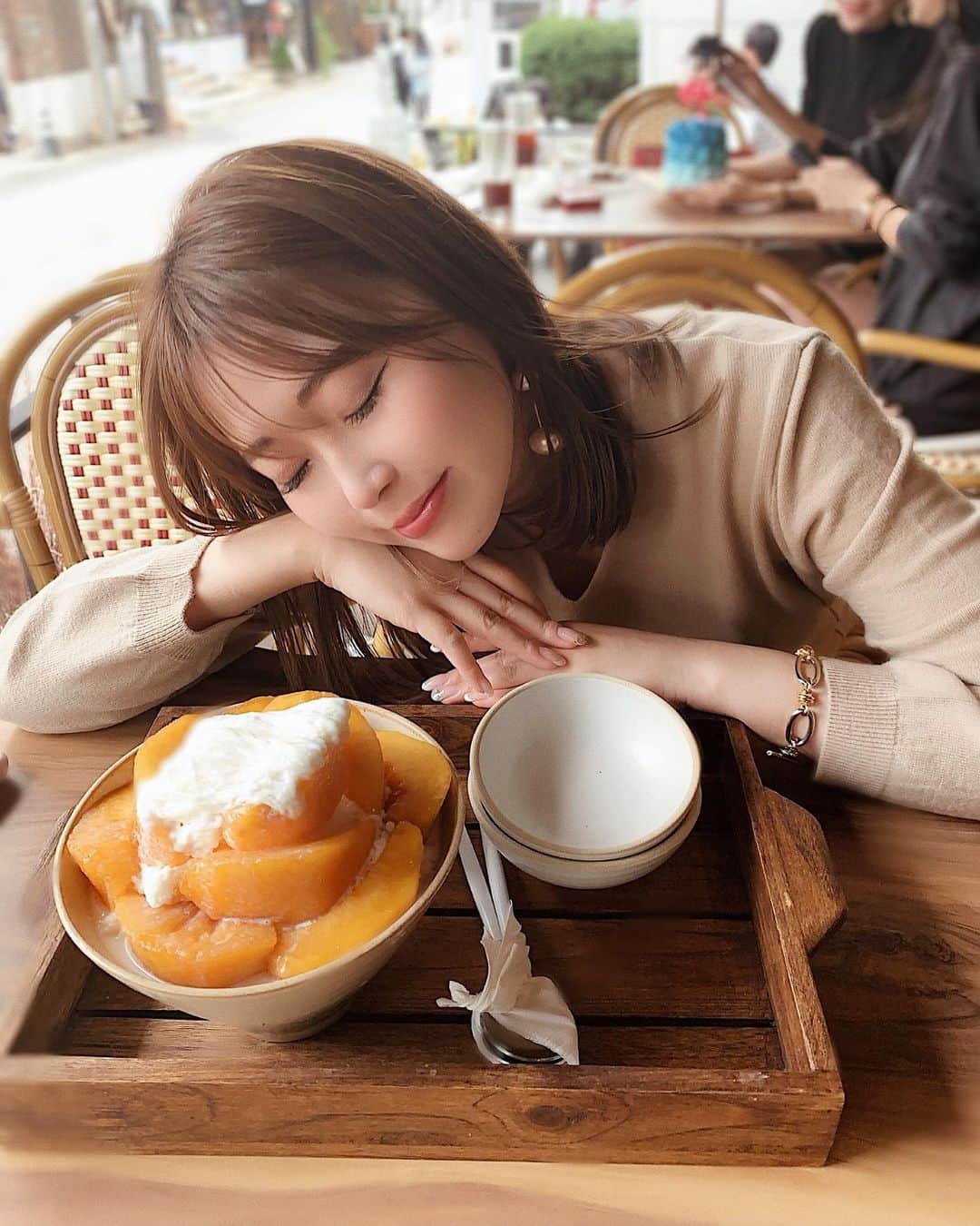 藤川沙弥のインスタグラム：「韓国にきました🇰🇷✌🏻3ヶ月ぶり🥺﻿ むちゃくちゃ久しぶりに感じる😢﻿ 空きすぎてモヤモヤしてた←笑﻿ ﻿ ﻿ 🍑桃のミルクかき氷🍑を﻿ 食しました😋😴﻿ ﻿ ﻿ ﻿」