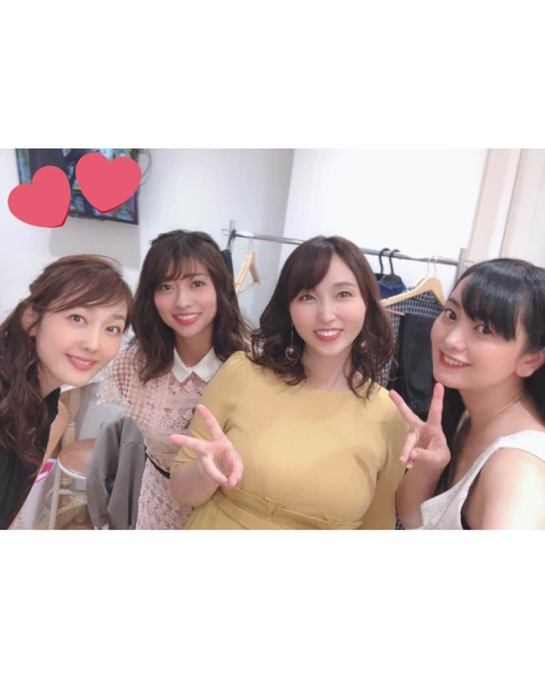 大貫彩香さんのインスタグラム写真 - (大貫彩香Instagram)「ニュース女子の収録でした✨ 花束貰っちゃった💐うふふ . . . 『ニュース女子』は、 10月15日(火)22:00～23:00「DHCテレビ」公式YouTube放送／他全国地方局などで放送致します✨ . . . お花渡してくださった 藤井厳喜さんと😊🦋 . . . 楽屋にてりささん、脊山さん、眞鍋さんと🌼 そして入れ違いでみゆぴなに遭遇💓 . . 💐スタッフの皆さん！いつも ありがとう御座います！ happy!❤︎ .  ご一緒に出演の皆さま ≪順不同・敬称略≫ 【司会】 上念司（経済評論家） 西川史子（医師・タレント） 【男性論客】 武田邦彦（中部大学教授） 藤井厳喜（国際問題アナリスト・評論家） 須田慎一郎（経済ジャーナリスト） 岸博幸（元経済産業省官僚・慶應義塾大学大学院教授） 原英史（元経済産業省官僚・政策コンサルタント） 飯田泰之（明治大学政治経済学部准教授） 【女性出演者】 吉木りさ（タレント） 脊山麻理子（フリーアナウンサー） 眞鍋由佳（主婦） 大貫彩香(タレント)」10月4日 8時05分 - sayaka_oonuki