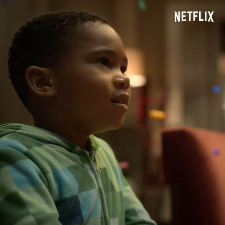 マイケル・B・ジョーダンのインスタグラム：「I remember the first time I read Dennis Liu’s comic about a single mom raising her son with secret superpowers. Although set in the world of sci-fi, I’m proud that this show is breaking real-life barriers and showing what representation looks like in front of & behind the camera. Making the impossible possible & honoring the single moms who are the real superheroes!! @raisingdion comes to @netflix October4 @outlier_society @staymacro」