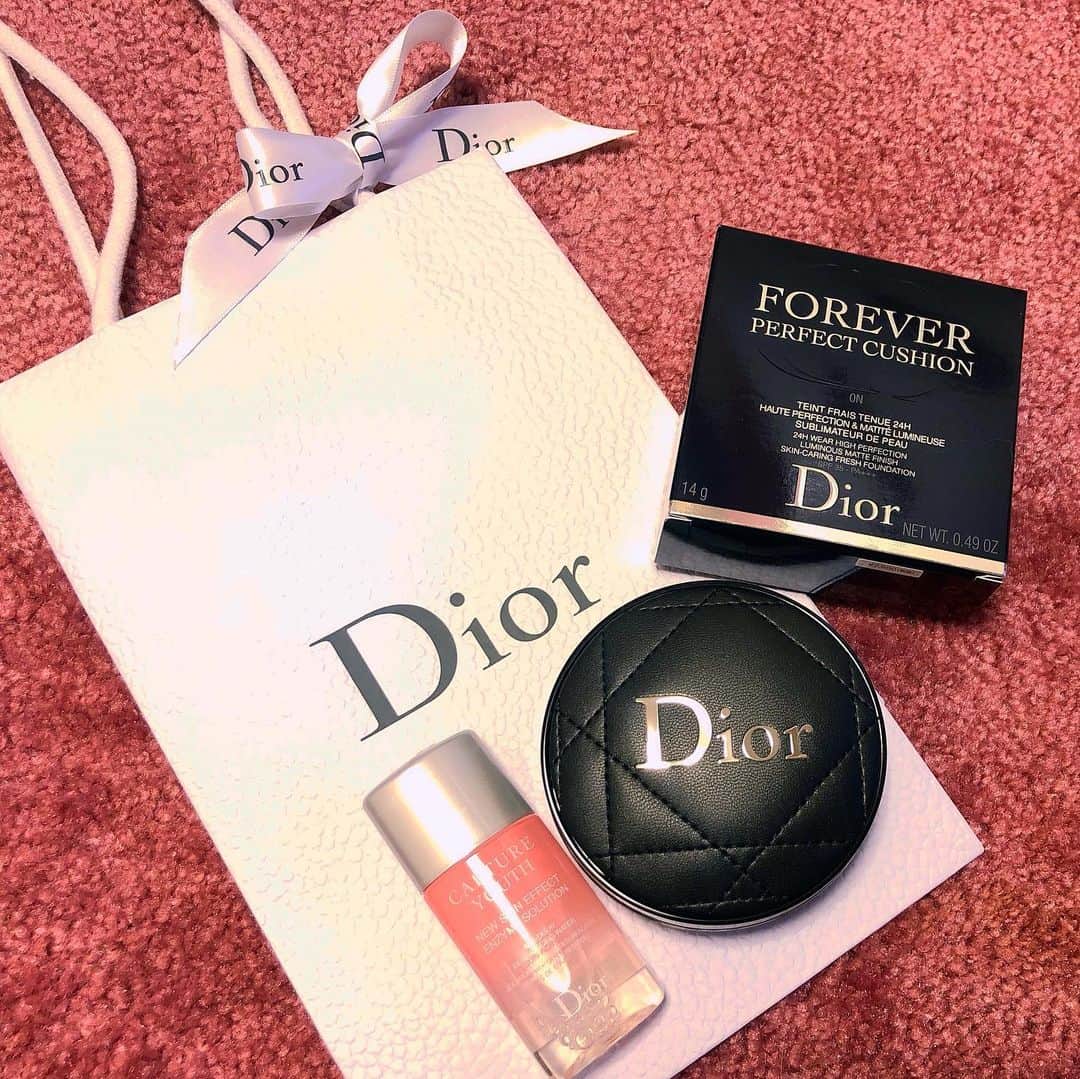 東なつ紀のインスタグラム：「よき♡ #クッションファンデ #Dior  #チーク #ladureemakeup」