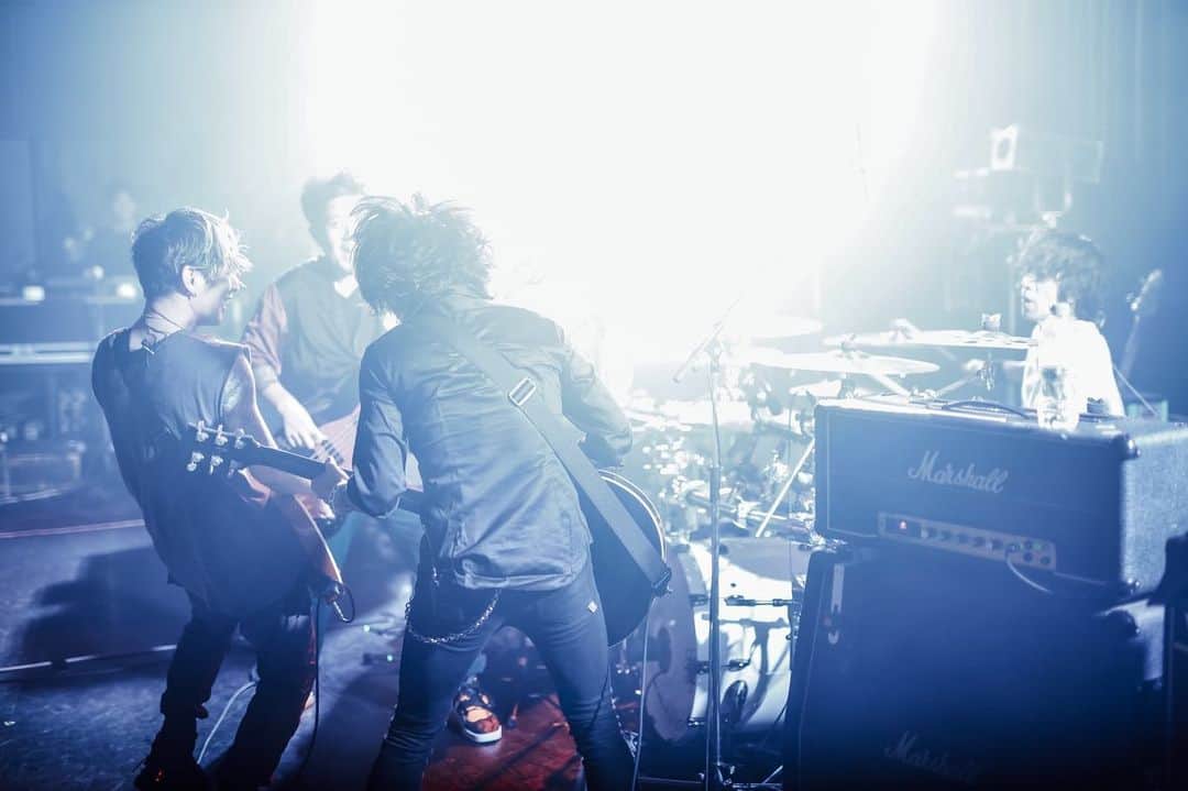 のインスタグラム：「By Your Side Tour初日。もっともっと近くに。今日は金沢へ。 Photo by @nishimakitaichi #nothingscarvedinstone」