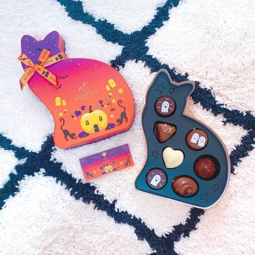 筒井萌子のインスタグラム：「* 先日頂いたチョコ🍫 ハロウィン🎃仕様で可愛い🐈 もったいないけど美味しく頂いた🤤 #ハロウィン #ゴディバ #GODIVA #チョコ」