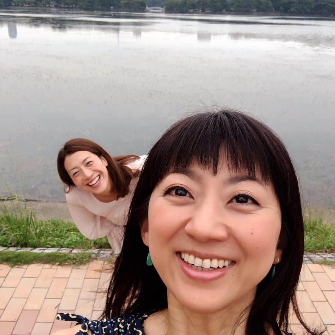 寺川綾さんのインスタグラム写真 - (寺川綾Instagram)「先週末の福岡。 仕事の後、そして翌日の仕事前にも大好きなみどりさんに会えて、とっても幸せでした😍 それにしても笑ったな〜🤣 仕事ネタ、プライベートネタ、常に面白ネタを提供してくれるみどりさん❤️ 旦那様にもお世話になり、最高のひと時でした☺️ 優しくて思いやりがあって、おもてなし心が半端ない🤩 私もみどりさんのような人になりたい💃 素敵な時間をありがとうございました☺️🎶 #福岡 #武田みどりさん #フリーアナウンサー #旦那様のみーくんさん #まさかの名前ではなく名字🤣 #ネタが尽きない #笑いのご提供ありがとうございます #本当にお世話になりました🙏」10月4日 10時02分 - terakawaaya_official