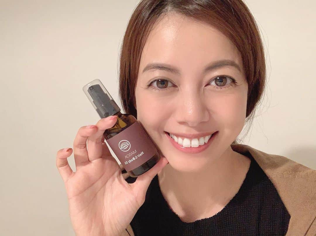 中林美和さんのインスタグラム写真 - (中林美和Instagram)「ついに本日発売開始しました！ ひゃーーここまで本当に長い道のりでした💦 この日を迎えられ とてもとても嬉しく思います！！🧡 私たちが こだわり尽くし、 エイジングケアを意識してして作った全身オイル。 MAROAファンの皆様、 新しくお客様になってくれる方へ、 喜んでもらえたら嬉しいなあー♡ 今日からMAROA公式HPで発売開始。 皆様是非使ってみて下さいね♡  MAROA ナチュラルオイル ヘア＆ボディ  髪や頭皮、ボディにマルチに使え、 女性に不可欠なツヤや潤いをプラス。  古くから日本で使われてきた 日本伝統的な美容成分であるコメヌカ油や、 保湿やバリア機能に優れているホホバオイル、 ビタミンEを豊富に含み 老化の原因となる酸化を防ぐオリーブ果実油を配合。 MAROAがこだわって厳選した 100%天然成分のマルチオイル。  MAROAシャンプー＆トリートメントと同じ、 オレンジとマンダリンの国産精油の香りをブレンド。 心をリラックスさせ気持ちを前向きに明るくさせてくれます。  #maroa#maroaorganic#マロア#マロアオイル#エイジングケア#エイジングケアオイル#毎日今日が一番いい髪 @maroa_organic」10月4日 10時18分 - miwanakabayashi