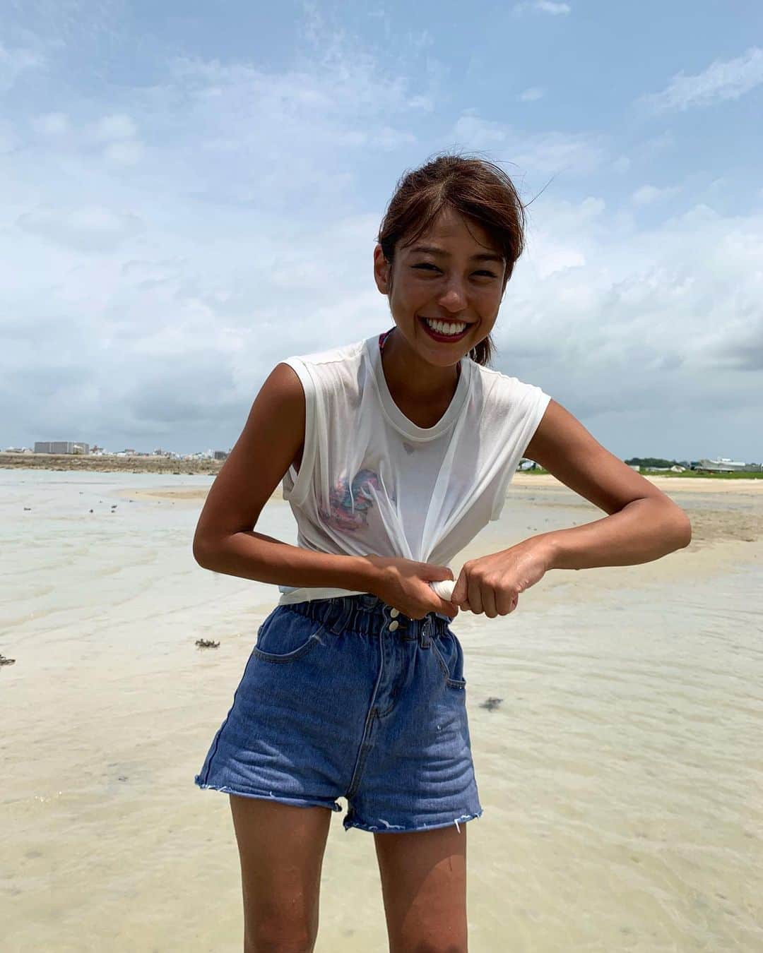 岡副麻希さんのインスタグラム写真 - (岡副麻希Instagram)「☀️﻿ 眩しいってステキ！！😌🐠🌈🍉💫﻿ ﻿ #2019夏﻿ #平日ラスト﻿ #きんようび﻿#目がかゆい#🤧🤧🤧 #ふぁいとっ 💛🧡💛」10月4日 10時32分 - maki_okazoe_official