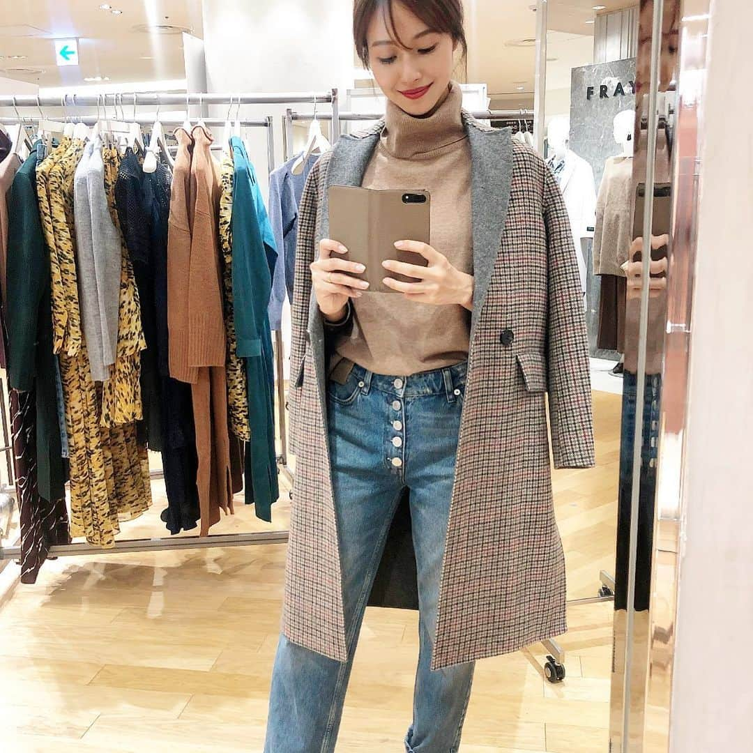 石川理咲子さんのインスタグラム写真 - (石川理咲子Instagram)「#whistles #銀座三越 @thisiswhistles のPOPUPへ遊びに行ってきました✨ 10月2日〜10月8日まで銀座三越でやっています💓 お買い物をした際に、私のインスタを見ました！というと プレゼントがあるみたいですよ🎁 ・ すべて　@thisiswhistles でコーディネートしました。」10月4日 10時31分 - rsk_0315