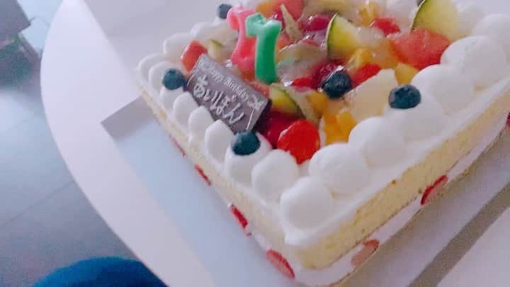 根岸愛のインスタグラム：「生誕祭1部ケーキ🍰 ろうそく消し🌬🎂 #生誕祭 #動画 #cake #ケーキ」