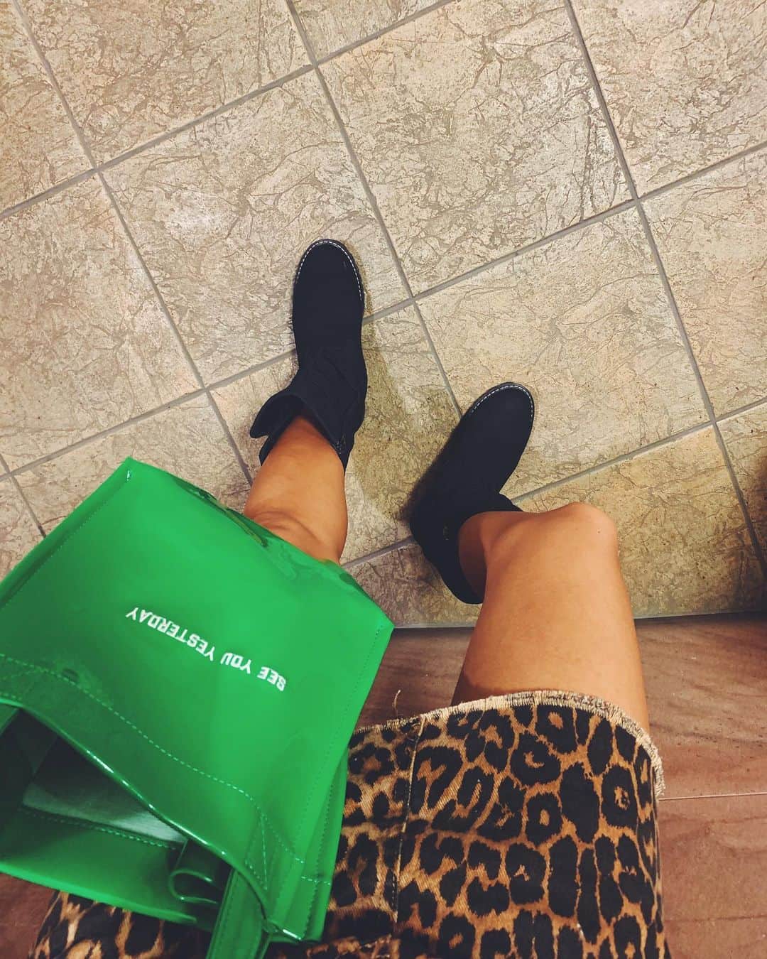 マイコ さんのインスタグラム写真 - (マイコ Instagram)「* new in♡ @see.you.yesterday.2017 のBag. @roxyjapan のboots. ・ ・ これは昨日。 今日も持ちたかったけど、 あまりに大荷物だから我慢😐w ・ ・ ・ ・ #fashion#bag#boots」10月4日 11時57分 - maicorori