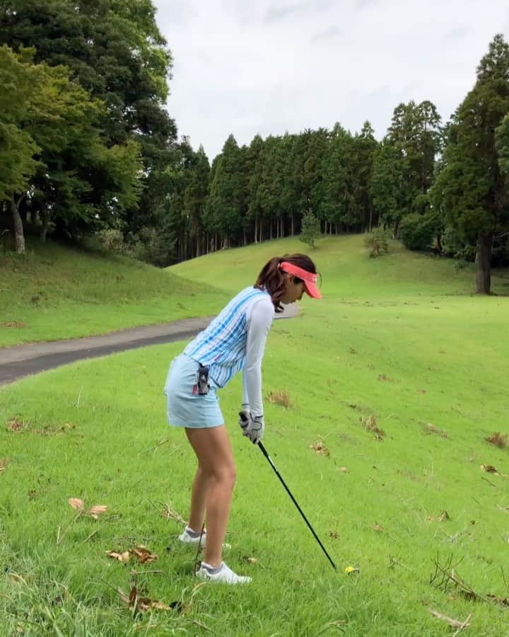 のインスタグラム：「この間の女子ゴルフの時の⛳️みんなたくさんスイング撮ってくれて、感謝🙏🥰 私は5番ウッドが好きすぎます😘ドライバーが絶不調で何十回助けられたか🥰 得意クラブや大好きなクラブがあると安心ですよね☺️ 最後の写真はラインを読んでいる所を激写されてました😂💓お尻😂 －－－－－－－－－－ #ドライバー復活 #目指せ100切り #アプローチ練習中 #パター練習中 #ゴルフ女子 #ゴルフ大好き #golf好き #ゴルフ好き #スポーツ大好き #pilates #ピラティス #コアトレーニング #筋トレ #instalove #楽しい #ゴルフ好きな人と繋がりたい」