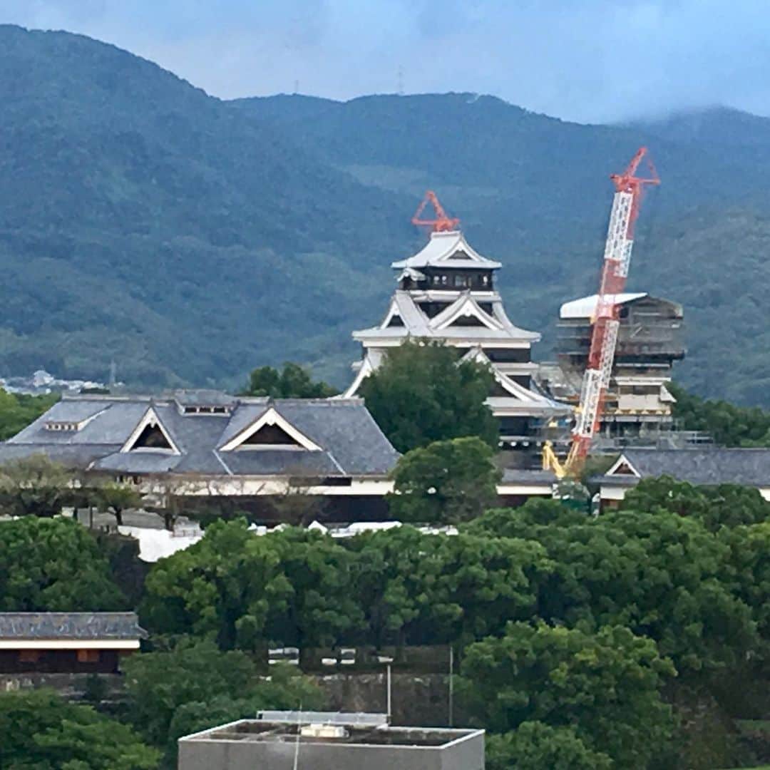 堀江淳のインスタグラム：「熊本城。 頑張って頑張って修復中❣️」