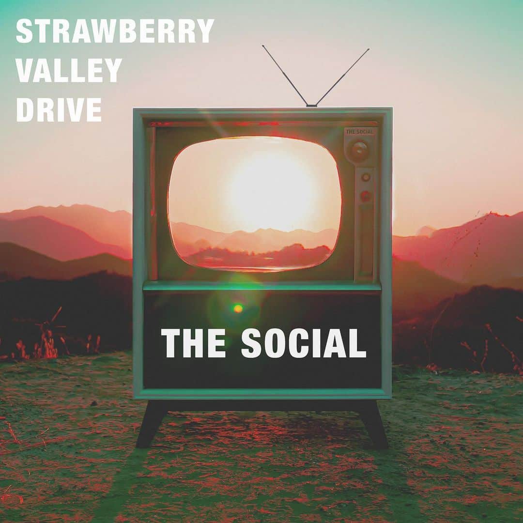 のインスタグラム：「The Strawberry Valley Drive EP is out now! Go listen and let me know what you think ♥️🍓 Link in bio and story」