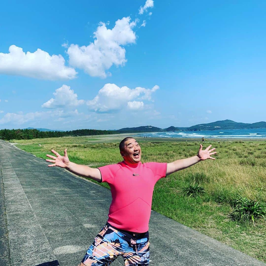 山本圭壱さんのインスタグラム写真 - (山本圭壱Instagram)「まだまだ夏は終わらない！ シャカーーーーーー！ #山本圭壱」10月4日 13時06分 - yamamogt