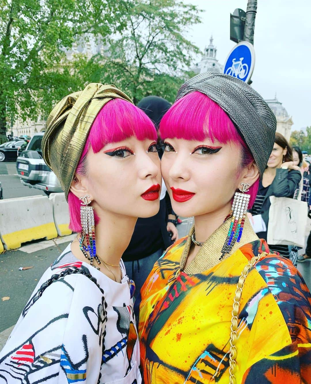 AYAさんのインスタグラム写真 - (AYAInstagram)「Chanel @chanelofficial 🖤  #chanel2020 #PFW  Photo by @1eejungmu @styleinscandinavia」10月4日 13時11分 - ayaxxamiaya